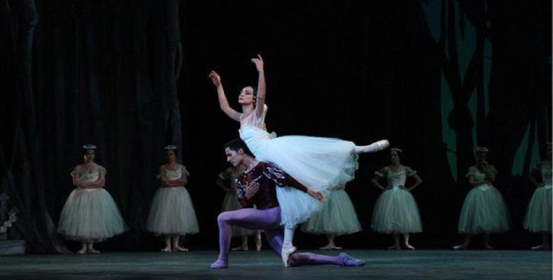 Viengsay Valdés and Dani Hernández perform Giselle on closing night of Artes de Cuba Festival. PL Photo