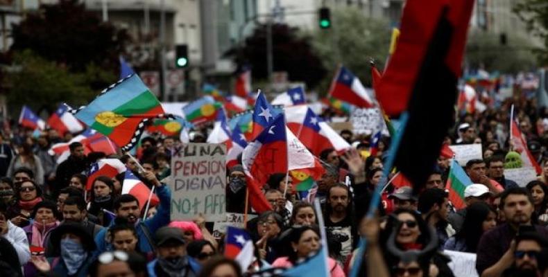 Demonstrators take part in protest against Chile's government in Concepcion.  (Photo: Reuters)
