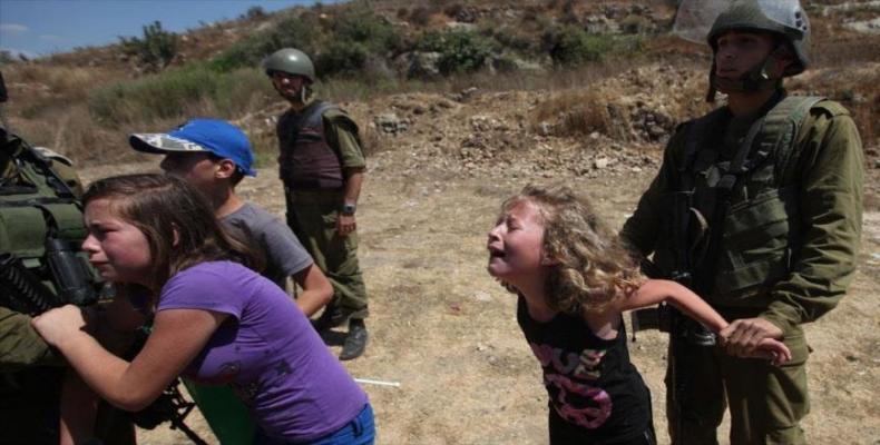 Soldados israelíes arrestan a dos niñas palestinas en Cisjordania. Foto/ HispanTV
