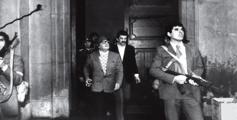Una de las últimas imágenes tomadas al Presidente Salvador Allende por su fotógrafo oficial, Luis Orlando Lagos.