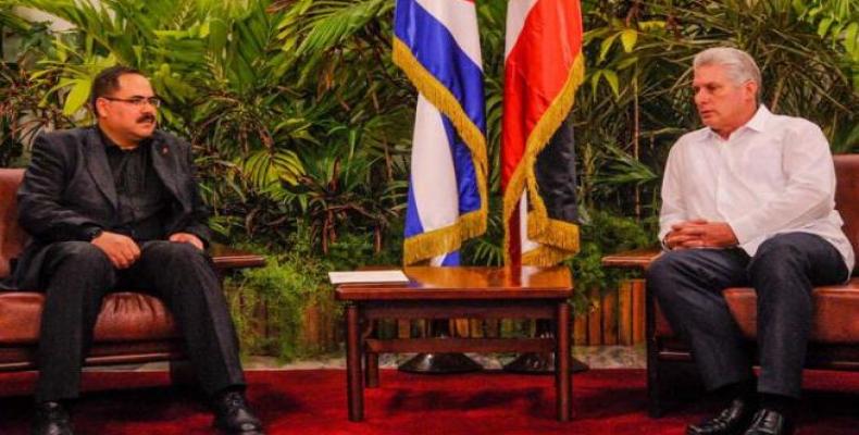 Cuban First Vice President Miguel Díaz-Canel met Tuesday afternoon in Havana with Sabri Saidam, Minister of Education and Higher Education of Palestine