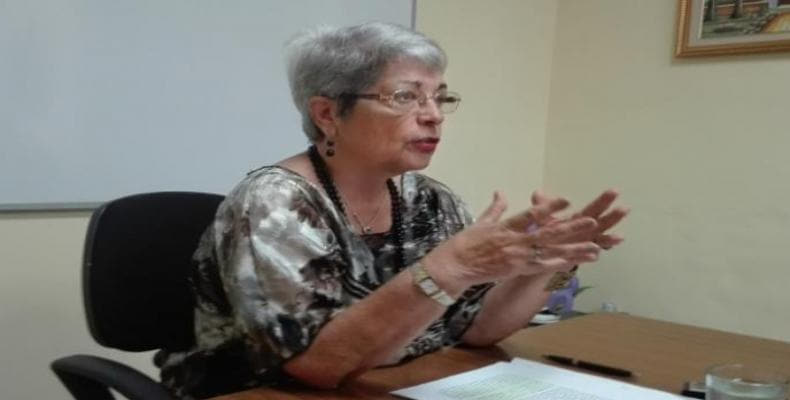 Nancy Fernández comenta que Cuba aplica más de cuatro mil normas con el 62 por ciento de armonización. Foto: Lorenzo Oquendo