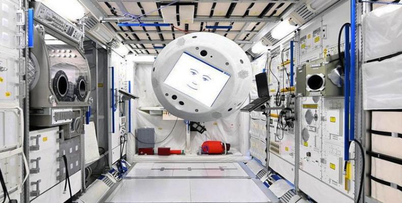 El primer robot asistente que incorpora inteligencia artificial viaja en el carguero espacial Dragon.Imágen:AGN