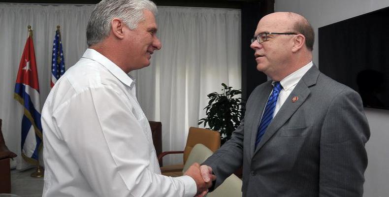 Miguel Díaz-Canel dialogó con el congresista estadounidense James McGovern. Foto/Granma