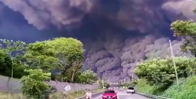 Guatemala's Volcán de Fuego erupts for second time.  Photo: AP