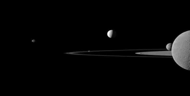 Saturno y sus satélites. Foto/NASA