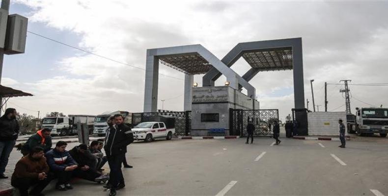 Palestinians sit waiting at the Rafah border crossing with Egypt, in the southern Gaza Strip, on January 8, 2019.  Photo: AFP