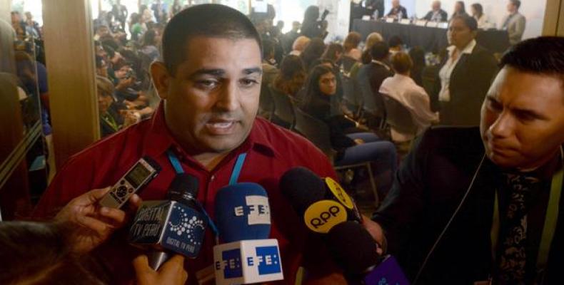 Para el líder juvenil es inadmisible que estén acreditados al foro jóvenes que no representan los legítimos intereses de la juventud cubana. Foto: Roberto Suáre