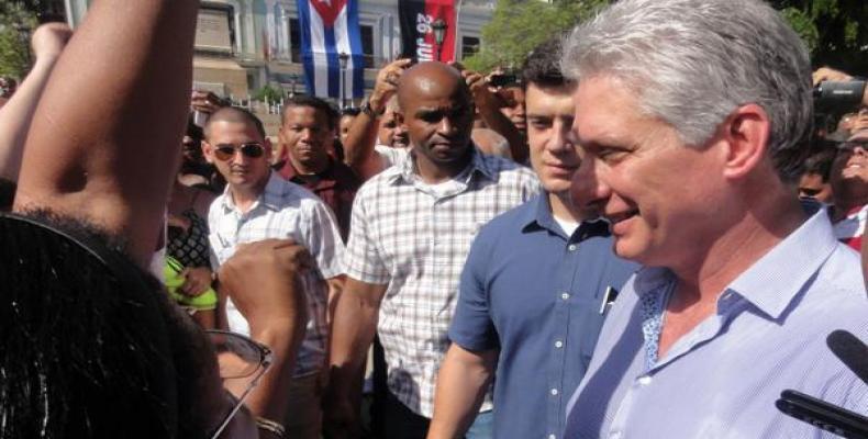 Presidente cubano dialoga con el pueblo matancero./Foto:Yenli Lemus(ACN)