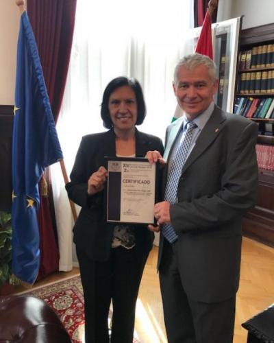 La embajadora cubana en Hungría Alicia Corredera, sostuvo un encuentro con el Fiscal General de ese país, Peter Polt.Imágen:Cubaminrex.