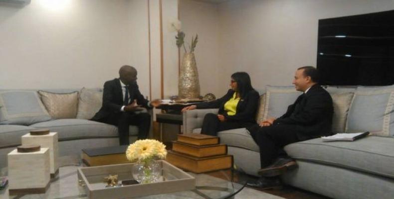 Presidente haitiano y canciller venezolana intercambian criterios