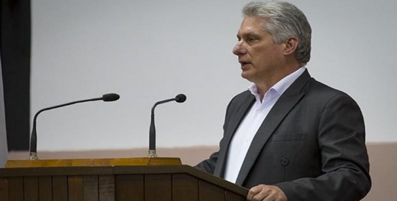 Díaz-Canel destacó la importancia de leer conscientemente las Palabras a los intelectuales. Foto: Cubadebate