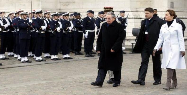 Raúl Castro recibido con todos los honores en Francia en el inicio de su actual visita de Estado a Francia (visiondesdecuba.com)