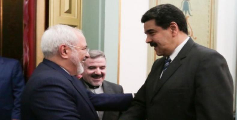 Mohammad Javad Zarif (I) y Nicolás Maduro (D), en Venezuela. Foto: TeleSur