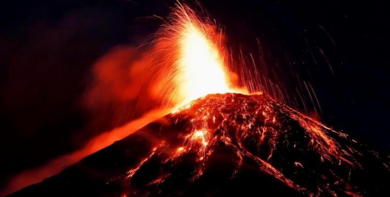 Por la erupción del volcán de Fuego más de 4 mil personas han sido evacuadas. Fotos: EFE.