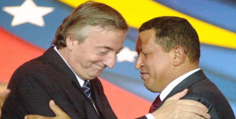 Néstor Kirchner (I) y Hugo Chávez (D) fueron protagonistas de aquel histórico golpe al ALCA. Foto: Archivo
