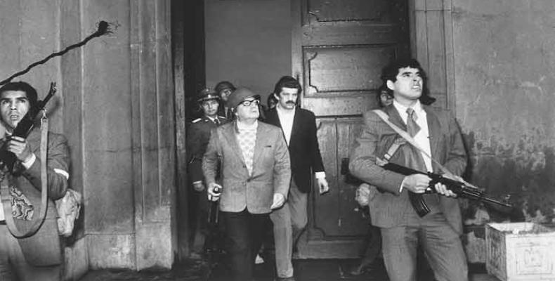 Todavía se debate si Allende se suicidó o si fue asesinado. Fotos: PL