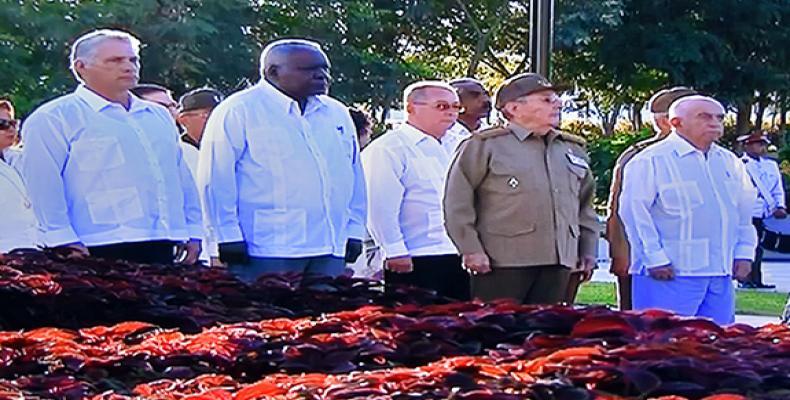 Cuban President Raul Castro presided the tributed in Santa Ifigenia Cemetary. (Video capture)