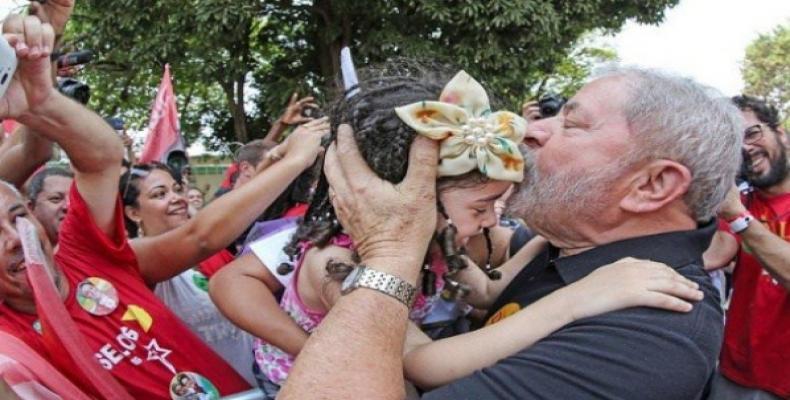 Brasileños toman las calles en apoyo a Lula y al gobierno. (Foto/Telesur)