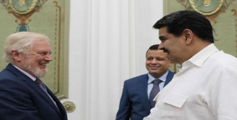 Maduro conversa con funcionario ruso