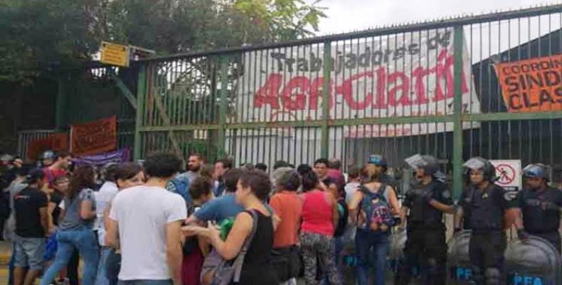 Protesta de trabajadores despedidos por Grupo Clarín
