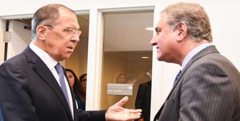 Serguéi Lavrov (izquierda) y Shah Mahmood Qureshi (derecha), cancilleres de Rusia y Pakistán respectivamente. Foto/ PL