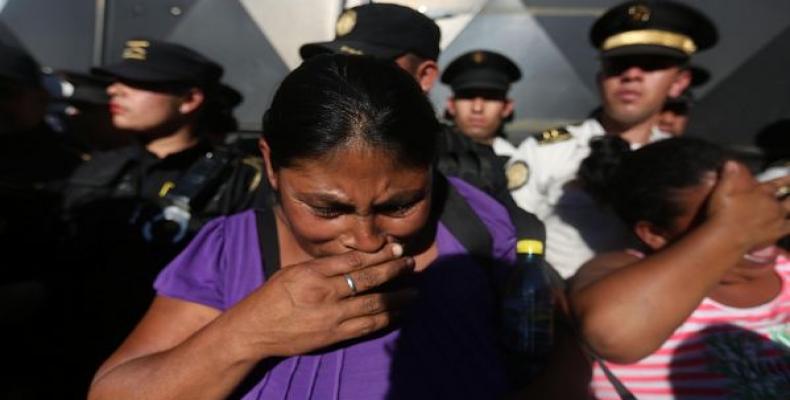 El pueblo guatemalteco llora la muerte de las niñas del refugio. Foto tomada de Internet