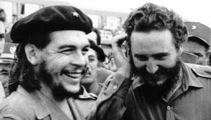 Fidel Castro (D) junto a Ernesto Che Guevara (I) en los primeros días de la Revolución. Foto: Archivo