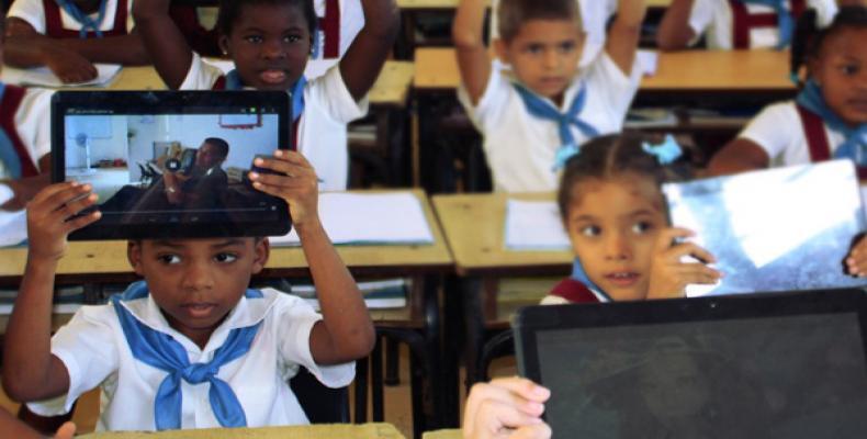 El Ministerio de Educación cubano adquirió veintisiete aulas tecnológicas destinadas a las escuelas pedagógicas del país. Foto: Juventud Rebelde