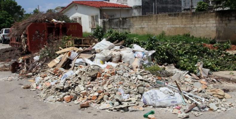 La Habana necesita para su correcta higienización 92 camiones y ahora solo existen 40. Foto: Cubadebate