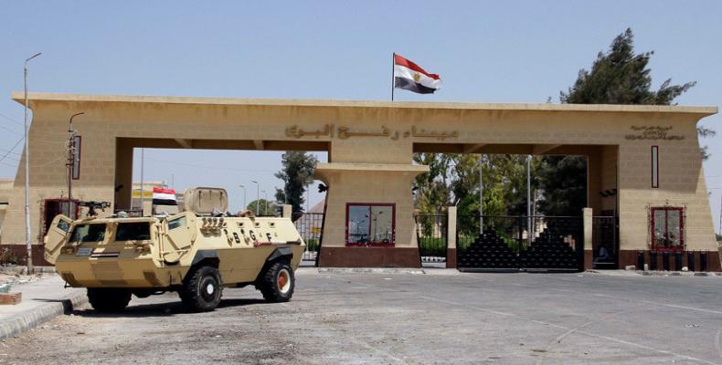 Soldados egipcios vigilan el paso fronterizo de Rafah entre Egipto y Gaza, el 6 de agosto de 2012. Stringer / Reuters