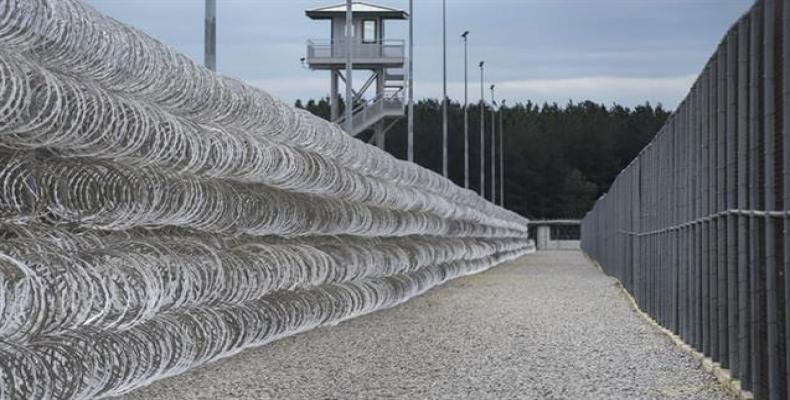 Razor wire protects a perimeter of the Lee correctional institution in Bishopville, South Carolina.  Photo: AP