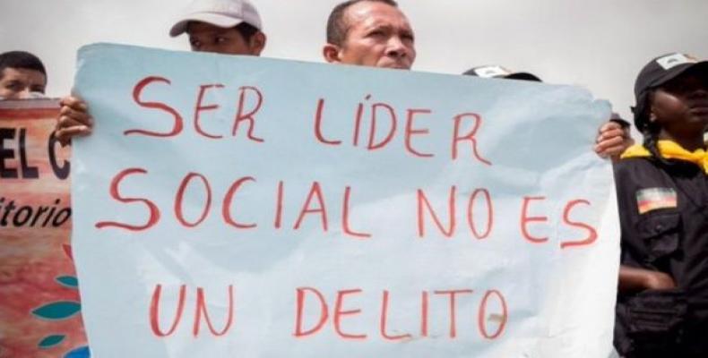 Protester with a sign that reads &quot;Being a Social Leader is not a crime.&quot; | Photo: @HernanTeleSUR