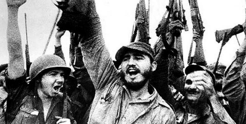 Fidel Castro, le 19 avril 1961, dans la baie des Cochons.