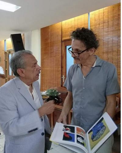 Pepe (D) estuvo en dos períodos al frente de la sección de diseño de la Unión de Escritores y Artistas de cuba (Uneac). Fotos: Odalys Troya