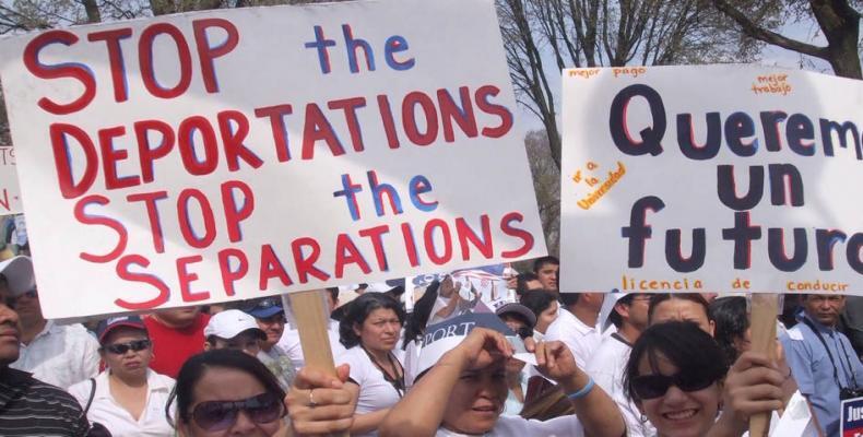 U.S. considering housing immigrant children in tent cities on military bases.  Photo: AFP