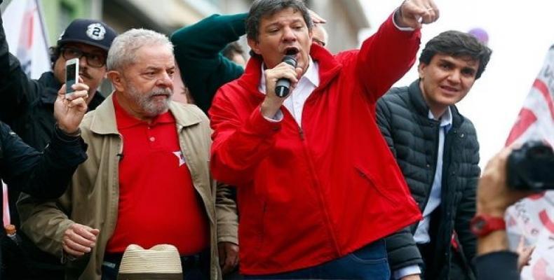 Former Brazilian president and Workers' Party (PT) co-founder, Luiz Inacio Lula da Silva gives a speech with Fernando Haddad.   Photo: EFE