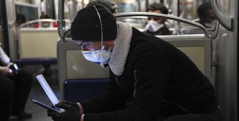 A commuter in Paris on March 23, 2020.  (Photo: © Alain Jocard / AFP)