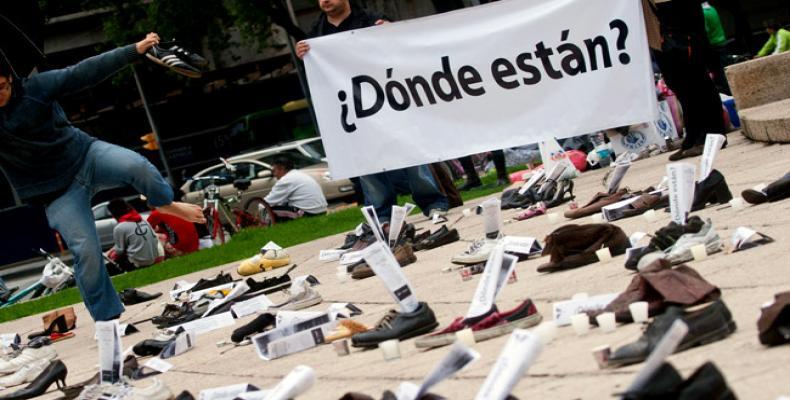 Familiares dos 43 estudantes desaparecidos no México reiteram pressão sobre o governo.