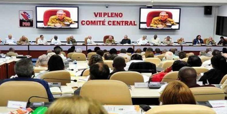 Cuban Communist Party's Central Committee debates Draft Constitution.  Photo: Prensa Latina