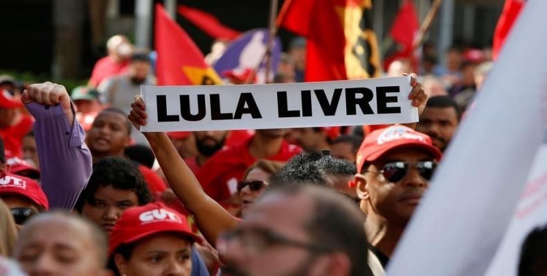 Los cubanos respaldan campaña de solidaridad con Lula.Foto:Internet.