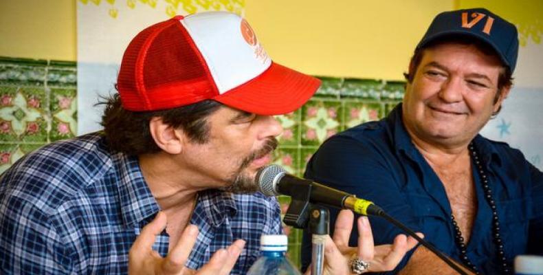 Benicio del Toro and Jorge Perugorría at Gibara Festival. (Photo: ACN)