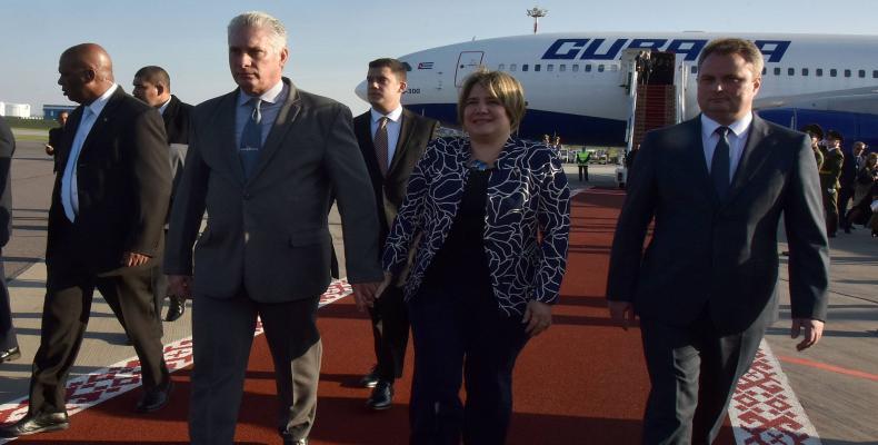 Díaz-Canel a su llegada a Belarús. Fotos: @PresidenciaCuba
