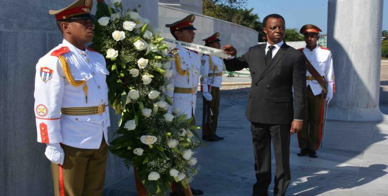 The president of the Pan-African Parliament, Roger Nkodo Dang, paid tribute to the National Hero José Martí. National Assembly Photo