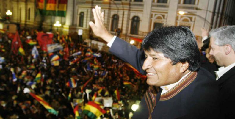 Evo Morales y Álvaro García Linera en acto popular