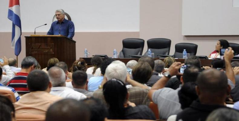 Cuban President Miguel Diaz-Canel speaks at First National Conference of the Association of Cuban Computer Scientists.  Photo: Estudios Revolucion