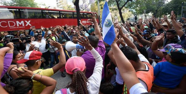 Honduran migrants taking part in the “Migrant Viacrucis” caravan protest outside the US Embassy in Mexico City, April 12, 2018.  Photo: AFP 