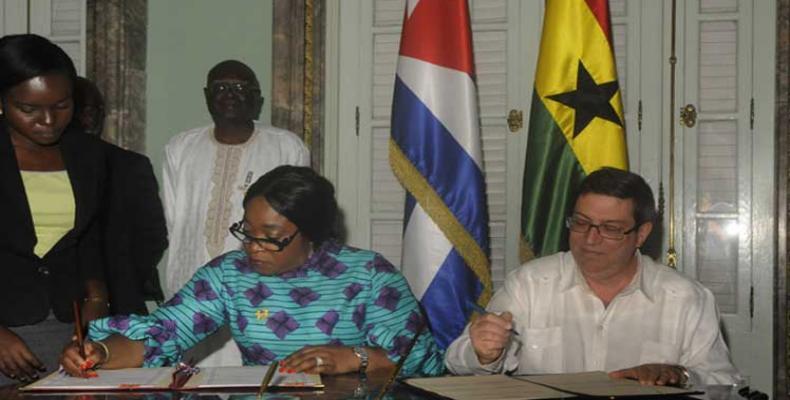 Shirley Ayorkor Botchwey y Bruno Rodríguez en La Habana. Foto: PL