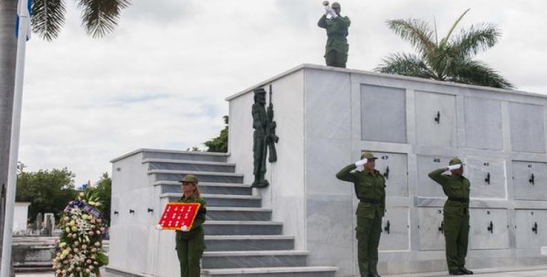 El tributo se efectuó en el Panteón de los Veteranos de la necrópolis Cristóbal Colón. Foto: Archivo