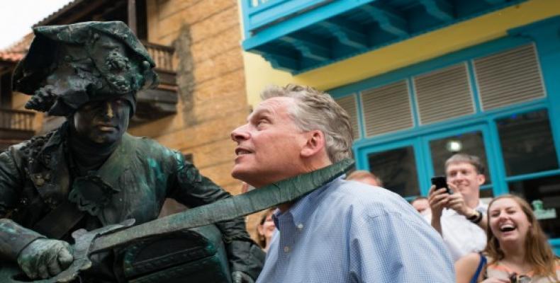 McAuliffe en su recorrido por la Habana Vieja